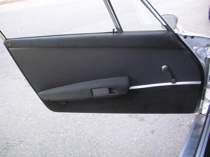 The original top and armrest were re-stitched in Alcantara suede while the rest of the door panel is completely fabricated from scratch. 1/4" ABS was covered with Endurasoft vinyl and the same Sliver Knit carpet separated by a custom made aluminum accent.
