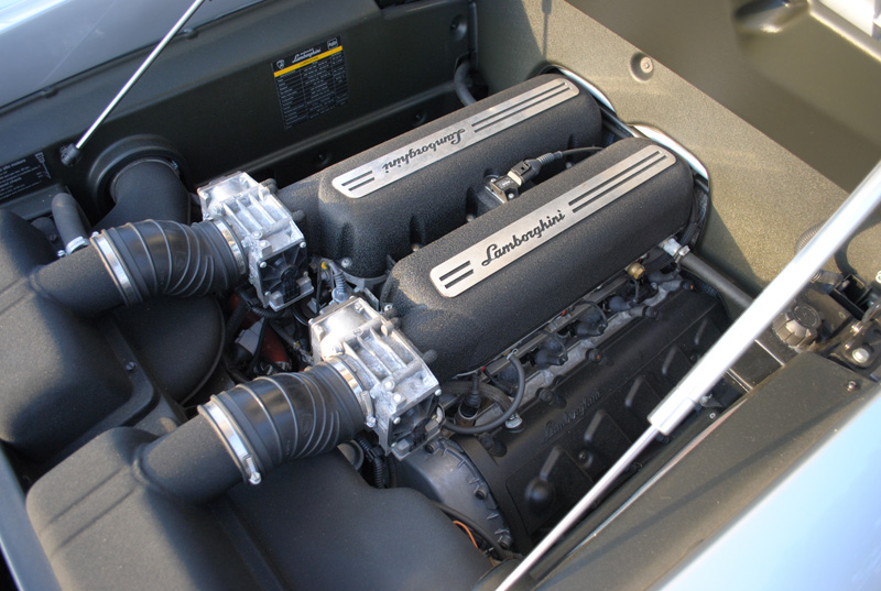 With almost 500HP and a six speed H-Box transmission this 5.0 L V10 backs up the cars streamlined looks.