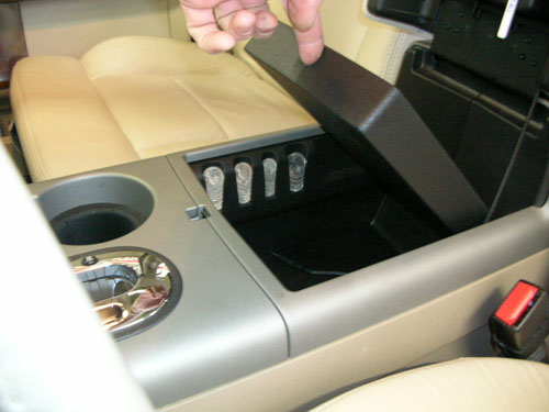 2004 Ford F150 - By lifting the tray access is gained to the bottom half.